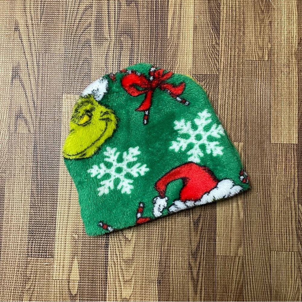 NWOT The Grinch Baby Beanie (12 Months)